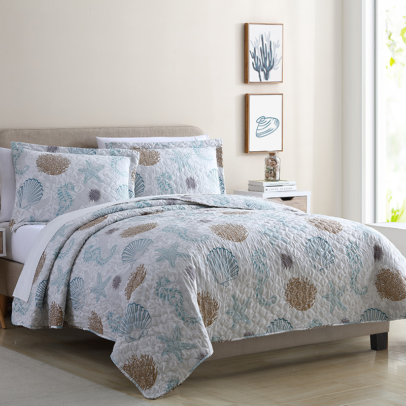 Luxury seashell print quilt